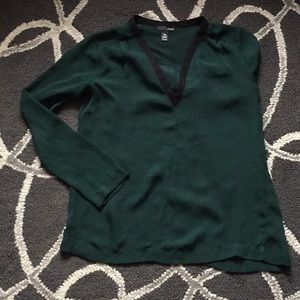 Bloomies Aqua XS green/black trim vneck blouse